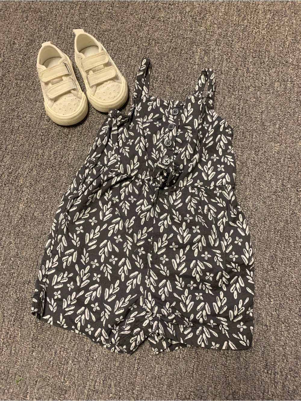 ☀️SUMMER BLOWOUT ITEM☀️ 
Baby Girl 9-12 mo H&M sneakers & Carters Romper